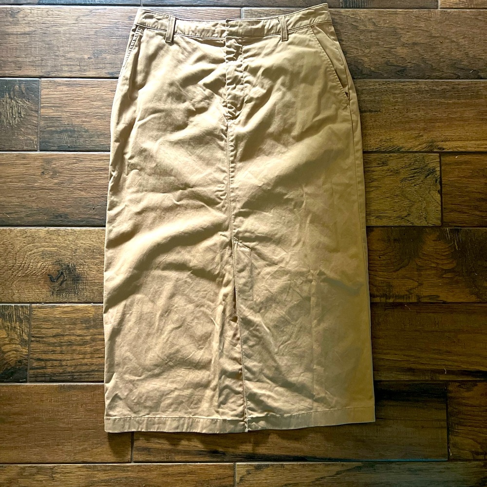 Kick-up your heels in khaki! Gap high-rise midi pencil skirt with Washwell.